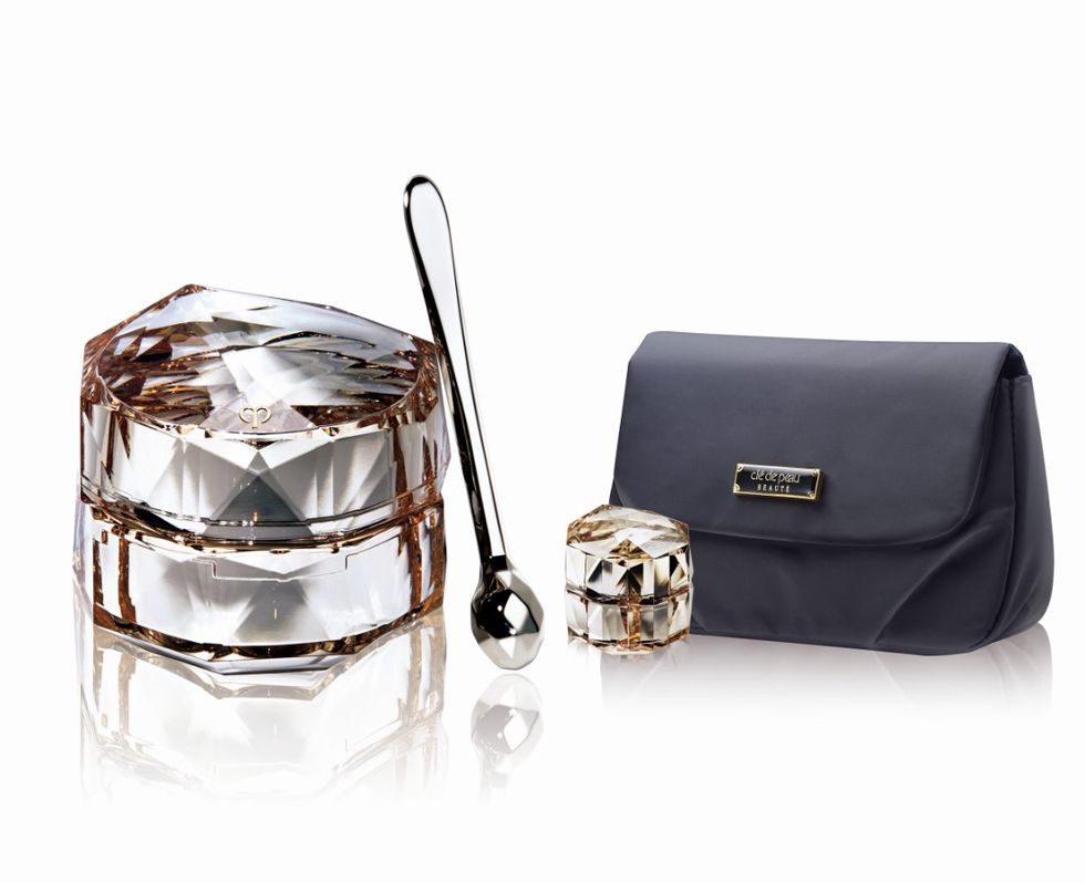 Bag, Product, Perfume, Handbag, Fashion accessory, Cosmetics, Metal, Silver, 