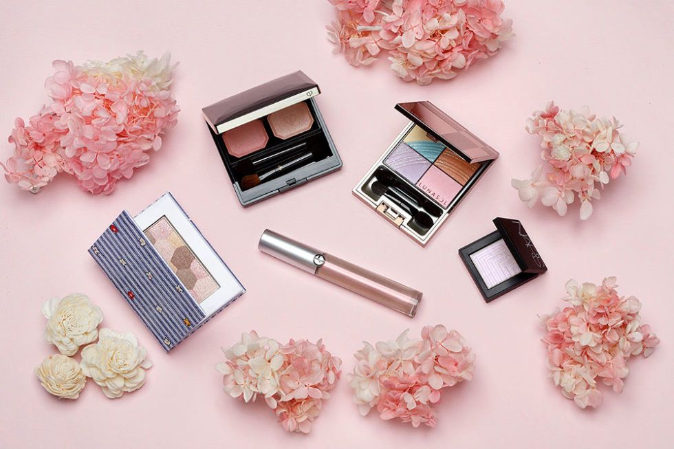 Pink, Product, Beauty, Cheek, Peach, Eye shadow, Pom-pom, Material property, Cosmetics, Hydrangea, 
