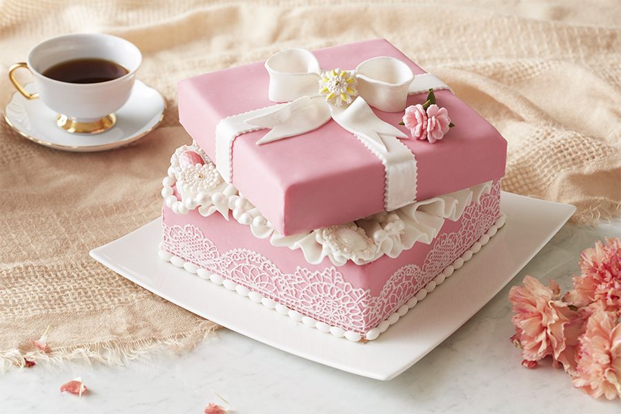 Pink, Sugar paste, Sugar cake, Cake decorating, Food, Fondant, Cake, Wedding favors, Party favor, Buttercream, 