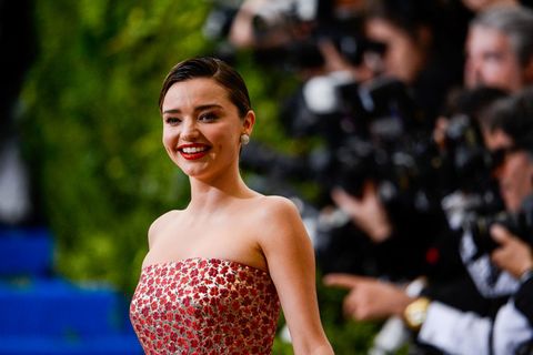 Facial expression, Beauty, Red carpet, Hairstyle, Smile, Fashion, Shoulder, Carpet, Dress, Fun, 