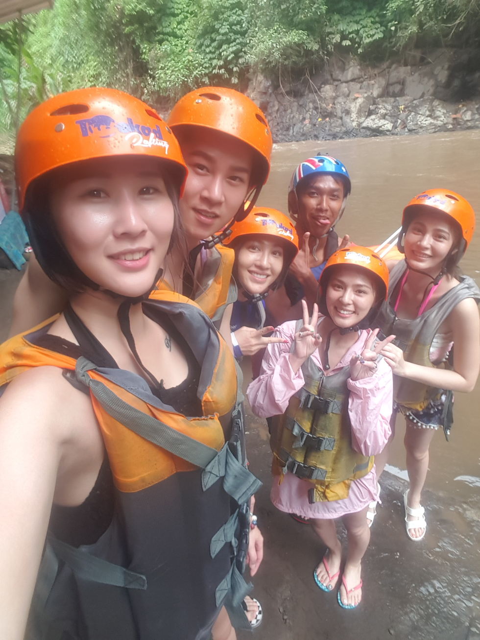 Hard hat, Recreation, Adventure, Personal protective equipment, Fun, Lifejacket, Leisure, Canyoning, 