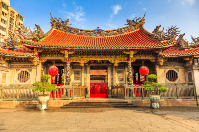 Chinese architecture, Architecture, Flowerpot, Japanese architecture, Temple, Holy places, Place of worship, Door, Shrine, Roof, 