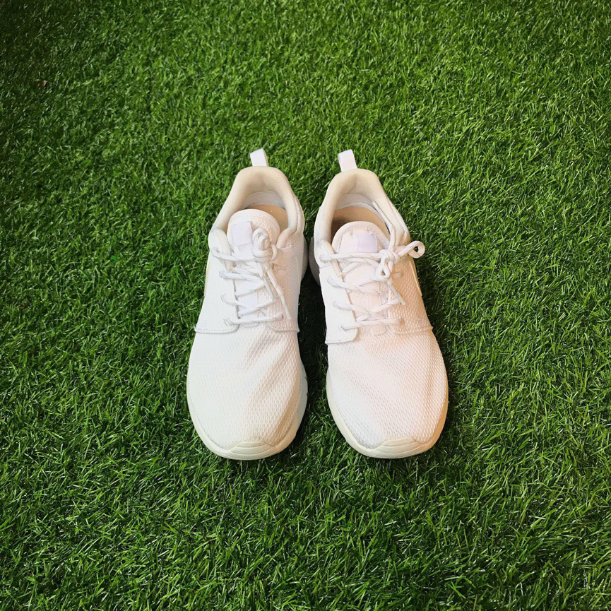 Footwear, White, Green, Shoe, Grass, Pink, Plimsoll shoe, Beige, Plant, Athletic shoe, 