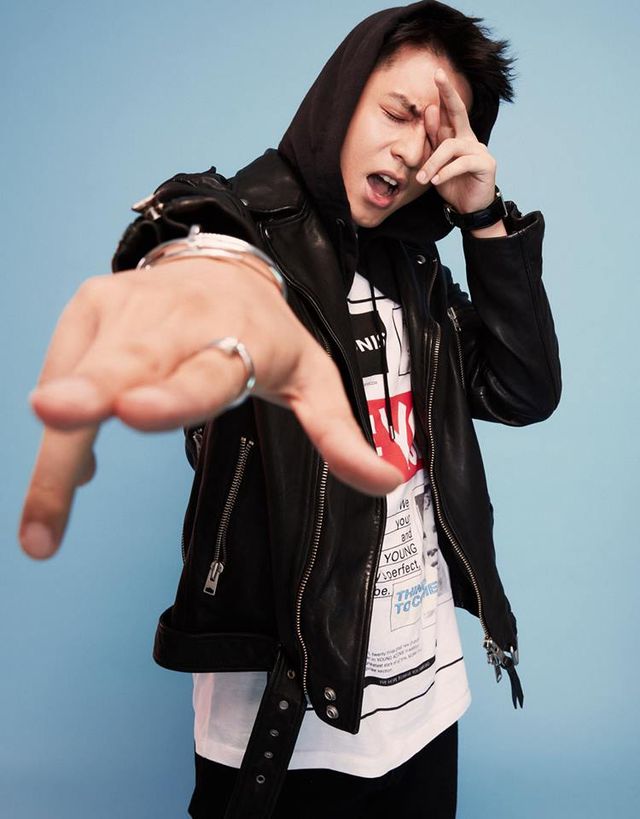 Gesture, Muscle, Finger, Outerwear, Singer, Photography, Jacket, Thumb, Black hair, Performance, 