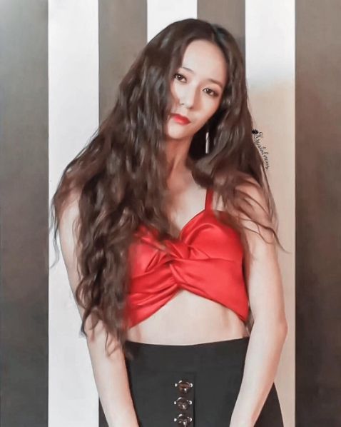 <p>Krystal的結實腹肌和人魚線早已出了名，更曾被韓國網友選為擁有最完美腹肌女明星第一名，冷艷外表配上腹肌線條，真的很有＂殺氣＂。</p>