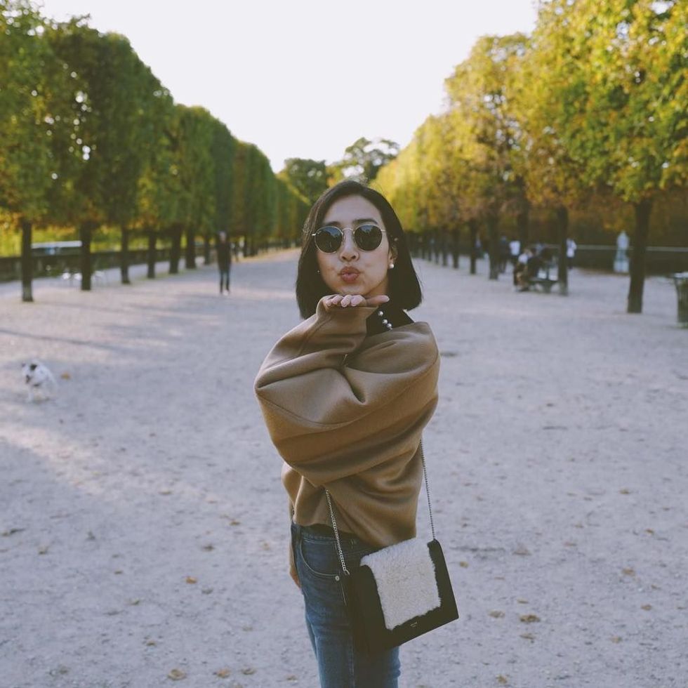 Eyewear, Yellow, Beauty, Tree, Leaf, Standing, Cool, Sunglasses, Lip, Shoulder, 