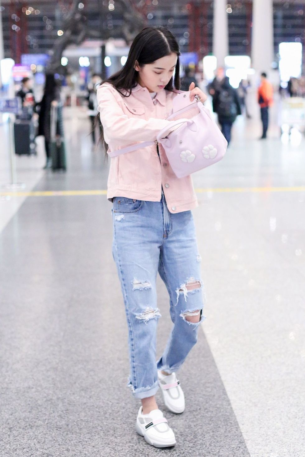 Clothing, Jeans, Photograph, White, Street fashion, Shoulder, Snapshot, Fashion, Beauty, Pink, 