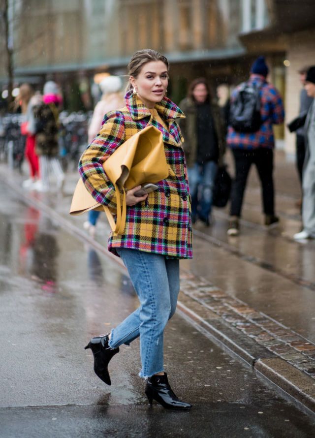 Street fashion, Tartan, Fashion, Plaid, Clothing, Pattern, Snapshot, Textile, Design, Street, 