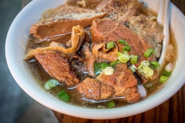 Dish, Food, Cuisine, Ingredient, Meat, Cao lầu, Bak kut teh, Beef noodle soup, Produce, Staple food, 