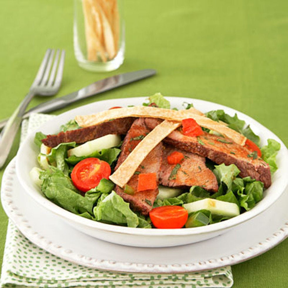 Food, Dishware, Tableware, Cuisine, Ingredient, Leaf vegetable, Vegetable, Produce, Salad, Plate, 