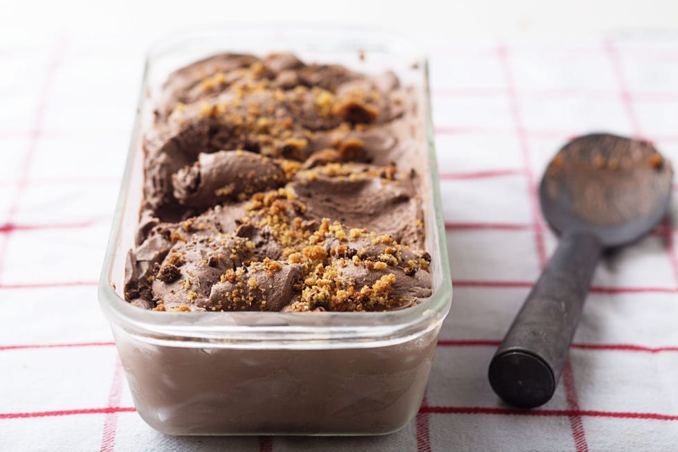 no churn brownie batter ice cream with crunchy cookie chunks