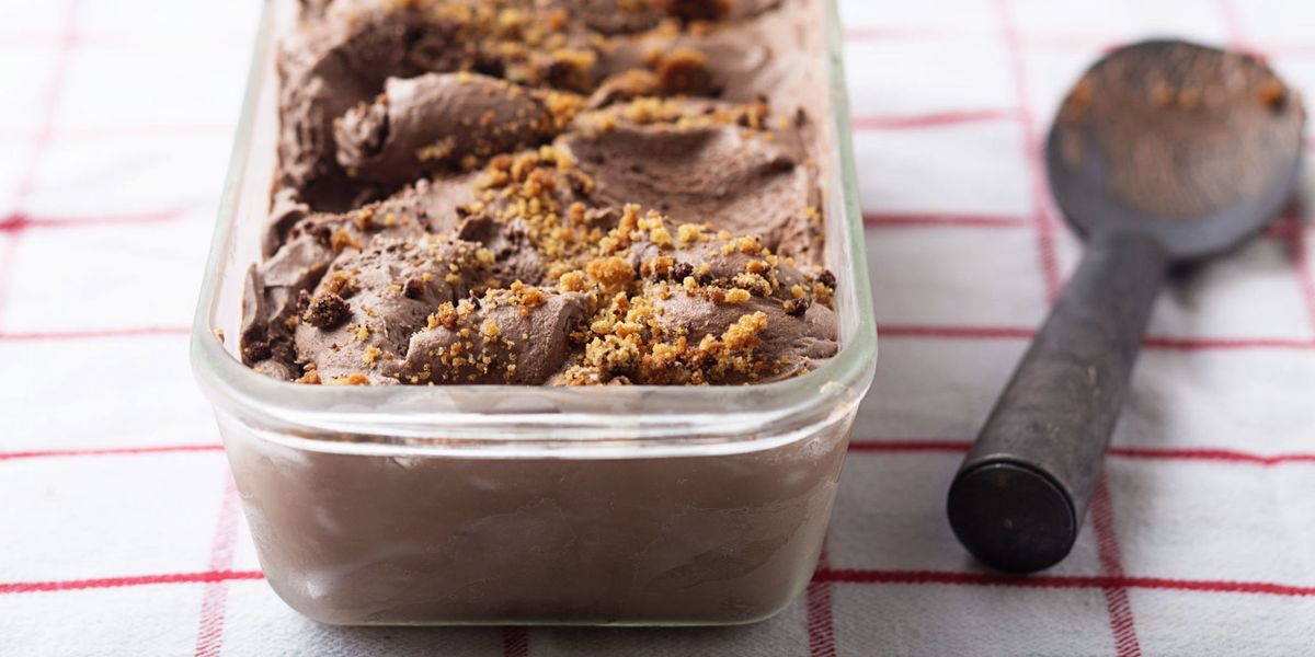 no churn brownie batter ice cream with crunchy cookie chunks
