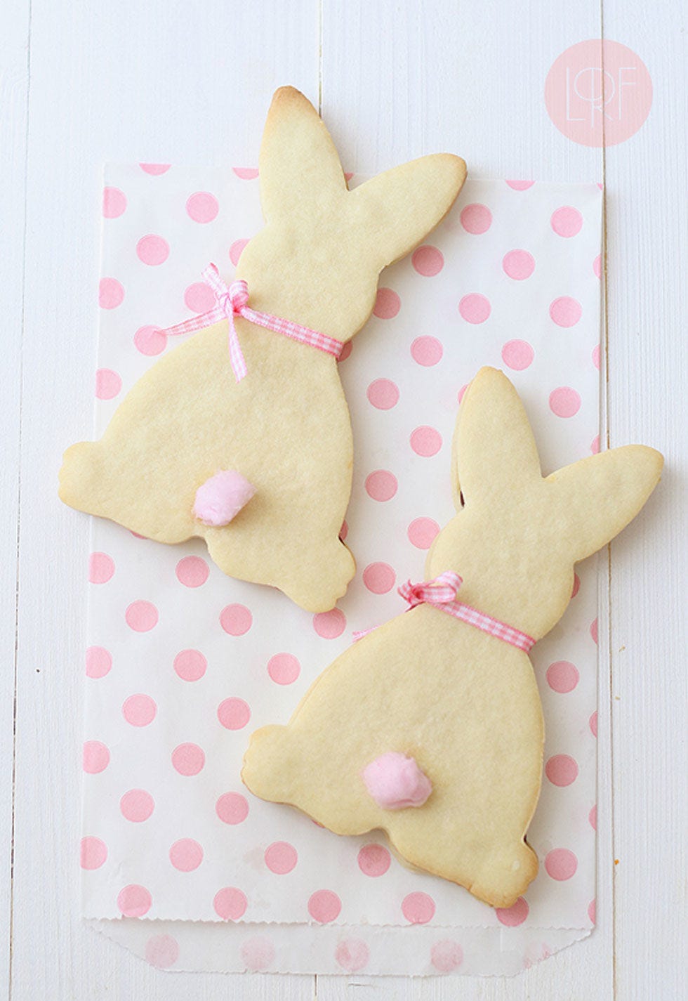 Cookies and crackers, Food, Pink, Cookie, Snack, Finger food, Fawn, Animal cracker, Dessert, Baked goods, 
