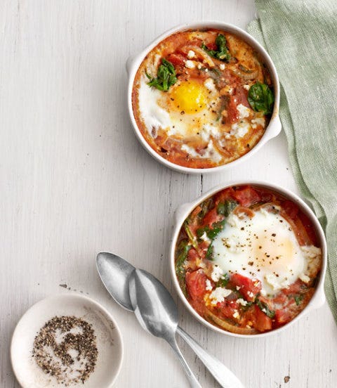 baked eggs with spinach and tomato