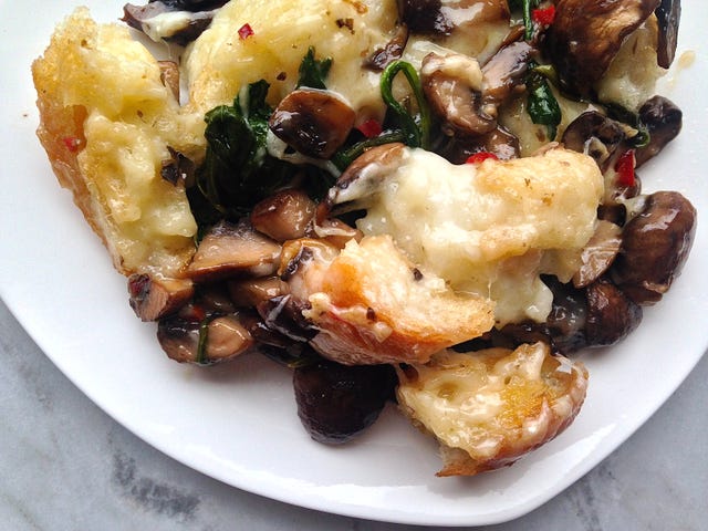Cheesy Skillet Bread close up