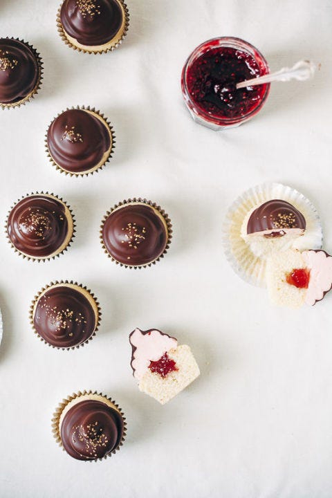 Red, Dessert, Sweetness, Maroon, Recipe, Petit four, Cuisine, Chocolate, Confectionery, Circle, Red, Dessert, Sweetness, Maroon, Recipe, Petit four, Cuisine, Chocolate, Confectionery, Circle,