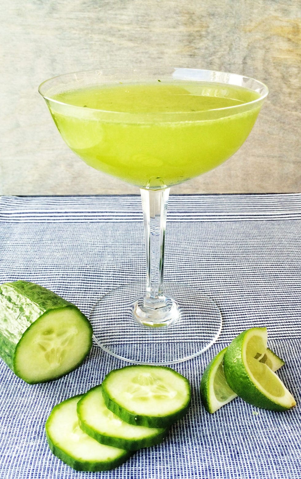 Green, Drink, Tableware, Food, Cocktail, Produce, Lemon, Fruit, Classic cocktail, Alcoholic beverage, 