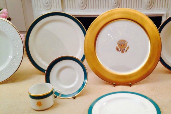 Serveware, Dishware, Porcelain, Ceramic, Drinkware, Pottery, Cup, earthenware, Teacup, Circle, 