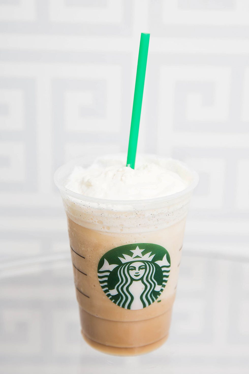 Drinking straw, Drink, Drinkware, Logo, Fast food, Non-alcoholic beverage, Cup, Dairy, Brand, Plastic, 