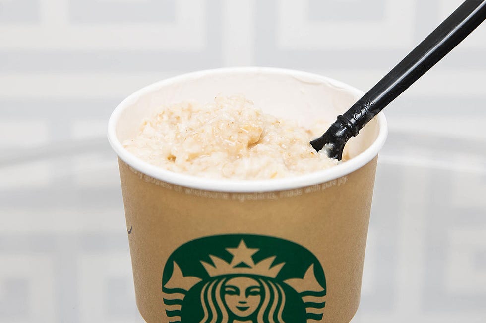 Food, White, Ingredient, Drinkware, Recipe, Snow, Drinking straw, Cup, Freezing, Kitchen utensil, 