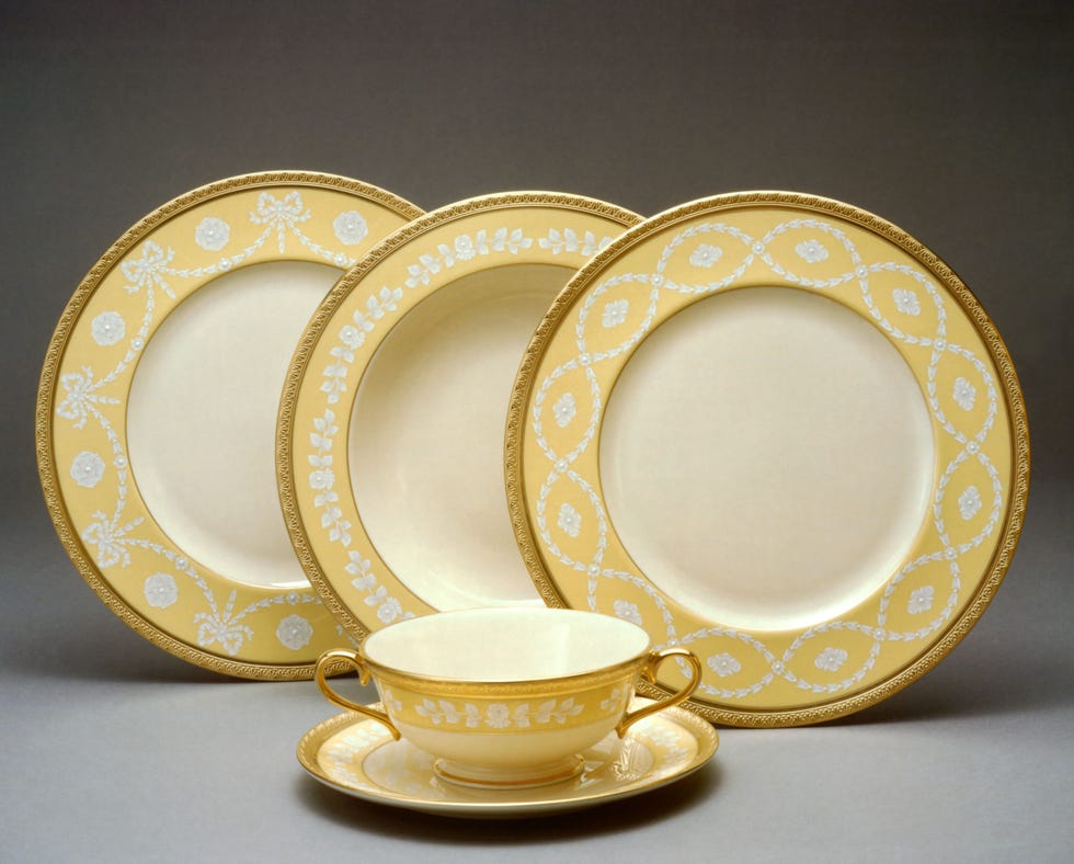 Serveware, Dishware, Yellow, Porcelain, Cup, Coffee cup, Ceramic, Drinkware, Teacup, Tableware, 