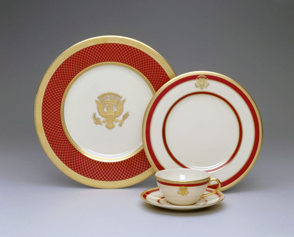 Serveware, Dishware, Porcelain, Cup, Teacup, Tableware, Drinkware, Ceramic, Coffee cup, Saucer, 