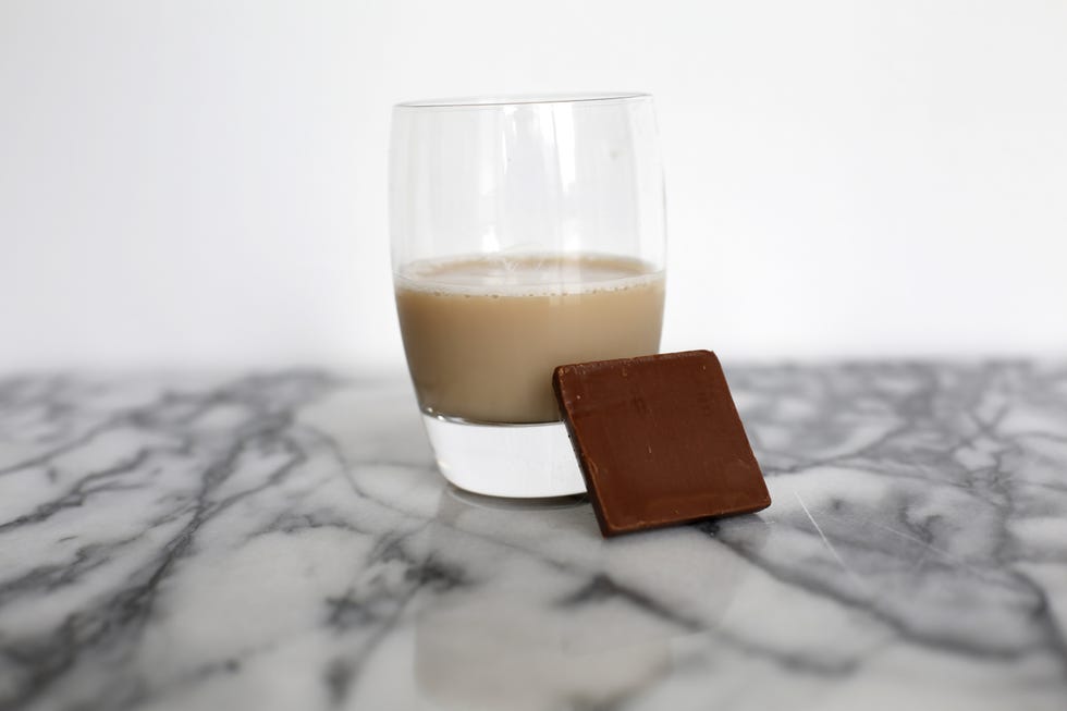 Liquid, Drinkware, Drink, Serveware, Tableware, Ingredient, Dishware, Glass, Alcoholic beverage, Barware, 