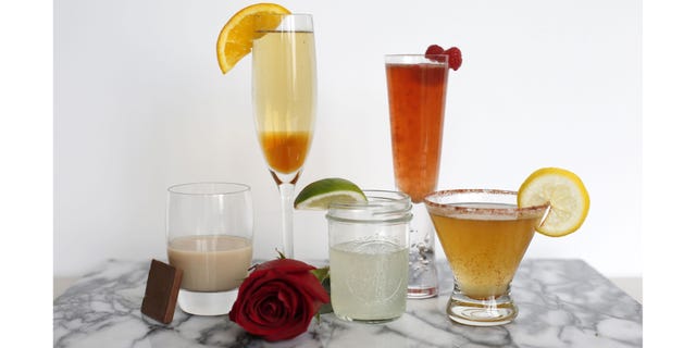 Drink, Drinkware, Serveware, Liquid, Alcoholic beverage, Tableware, Ingredient, Classic cocktail, Barware, Juice, 