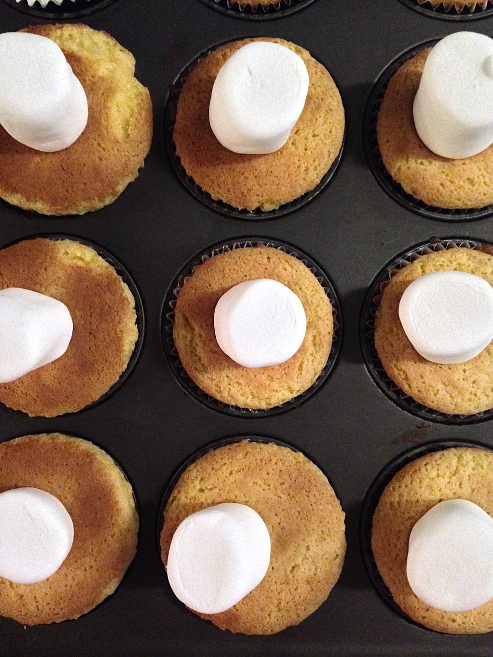 delish-marshmallow-cupcakes