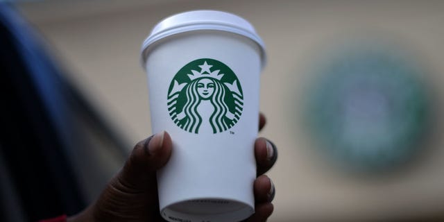 Finger, Drinkware, Cup, Logo, Nail, Cup, Tumbler, Lid, Plastic, Graphics, 