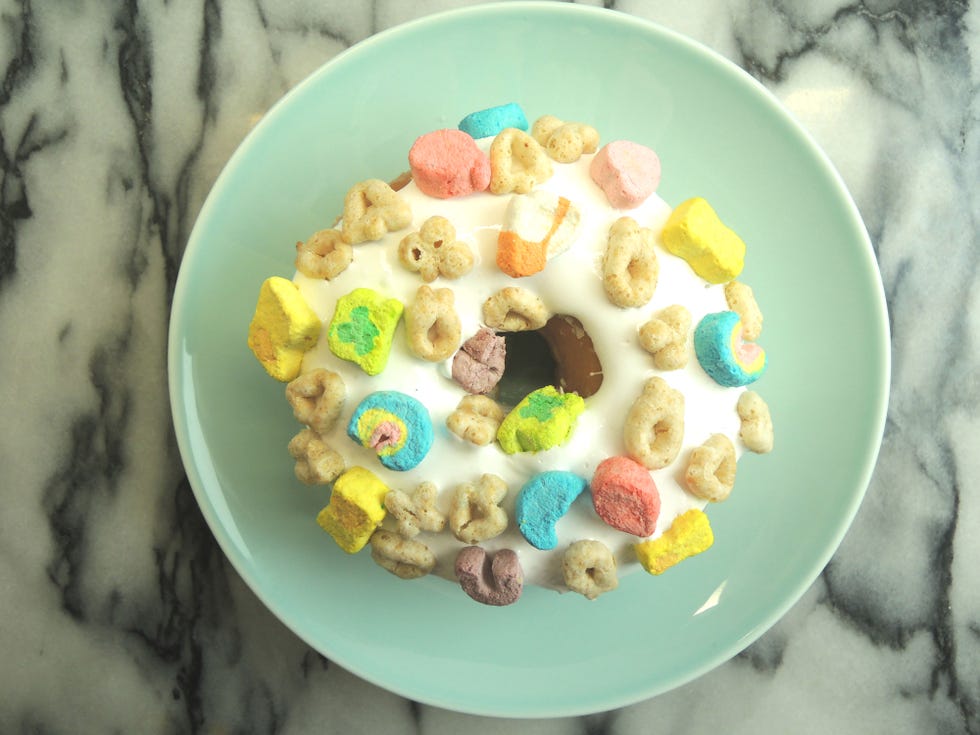 Delish-Put-Doughnut-Lucky-Charms