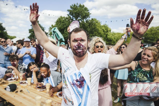 Arm, People, Crowd, Celebrating, Sunglasses, Public event, Cheering, Beard, Necklace, Block party, 