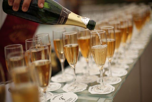 Drinkware, Glass, Drink, Alcohol, Barware, Alcoholic beverage, Bottle, Stemware, Glass bottle, Tableware, 
