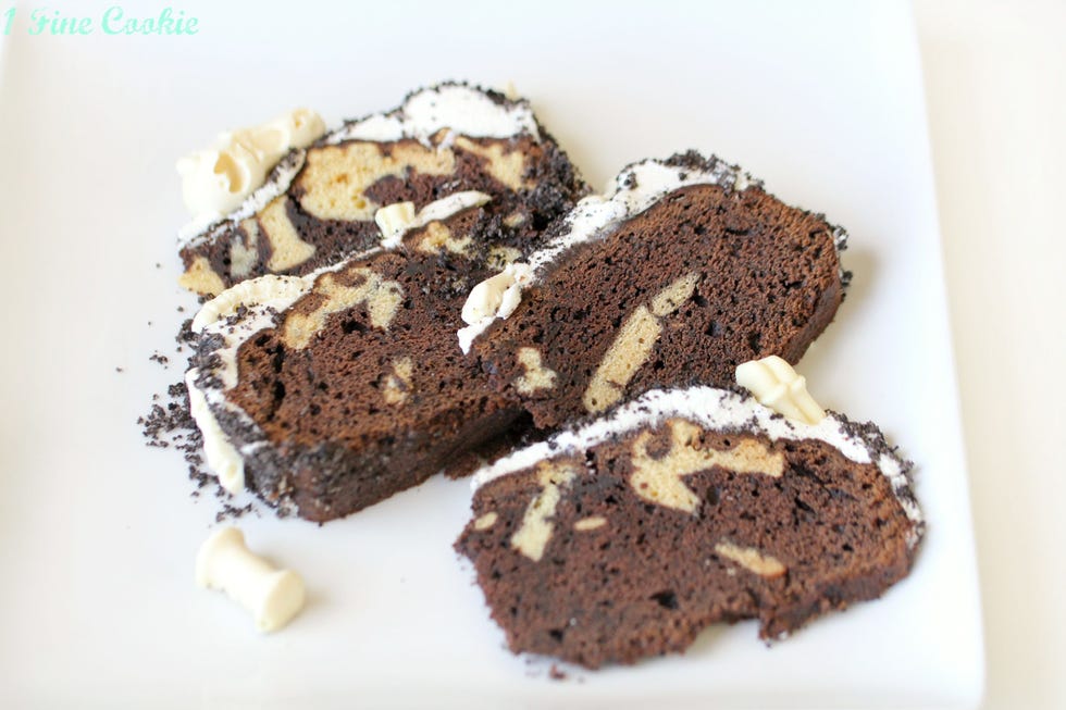 <p>Though <a target="_blank" href="http://www.1finecookie.com/2013/03/fossil-cake-made-with-cookies-and-cream-crumb-batter-archaeology-is-the-new-literary-nerd/">1 Fine Cookie</a>'s Fossil Cake isn't specifically made for the Jurassic Park series, its cookies-and-cream cake batter—complete with surprise dino fossils you only see when you cut into the treat—is worthy of a spot on this list.<strong> <a target="_blank" href="http://www.1finecookie.com/2013/03/fossil-cake-made-with-cookies-and-cream-crumb-batter-archaeology-is-the-new-literary-nerd/">See how it's made</a>.</strong></p>
