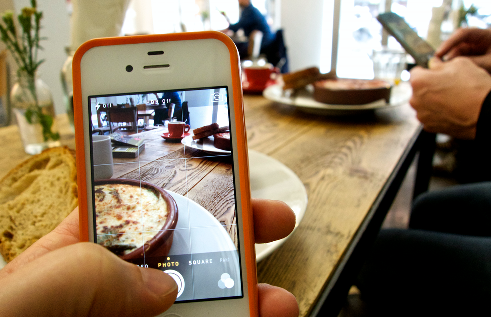 Things That Make You Overeat - Using Your Phone
