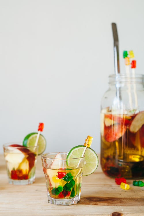 Liquid, Fluid, Drink, Drinkware, Distilled beverage, Alcoholic beverage, Cocktail garnish, Classic cocktail, Alcohol, Cocktail, 