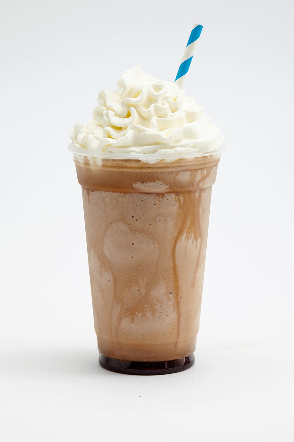 Food, Dessert, Dairy, Ingredient, Whipped cream, Beige, Fast food, Cream, Drinking straw, Frozen dessert, 