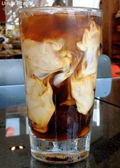 Fluid, Liquid, Glass, Drinkware, Drink, Alcoholic beverage, Alcohol, Barware, Tableware, Highball glass, 