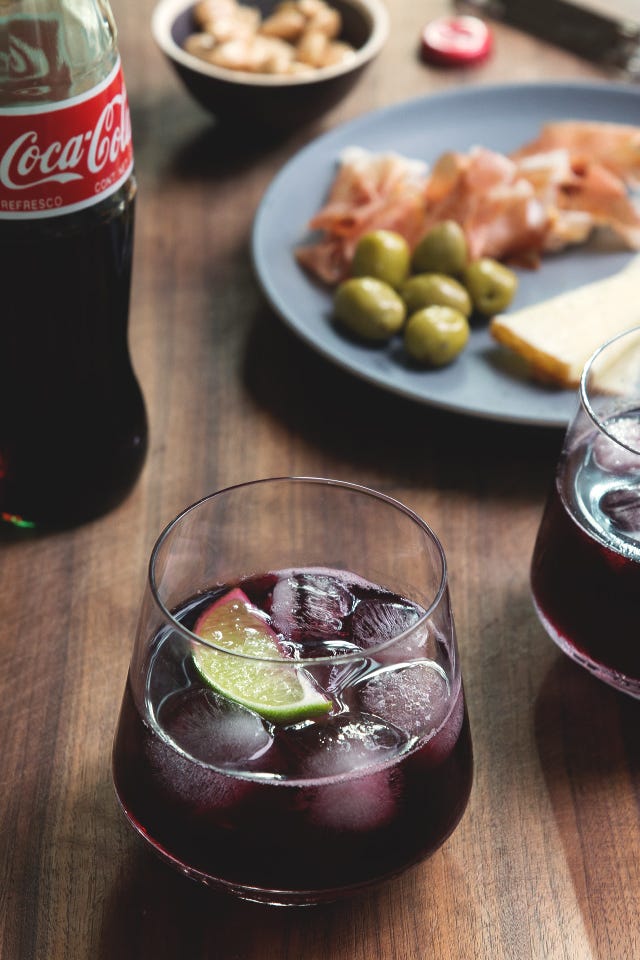 Drink, Glass, Alcoholic beverage, Barware, Tableware, Drinkware, Table, Distilled beverage, Liquid, Alcohol, 