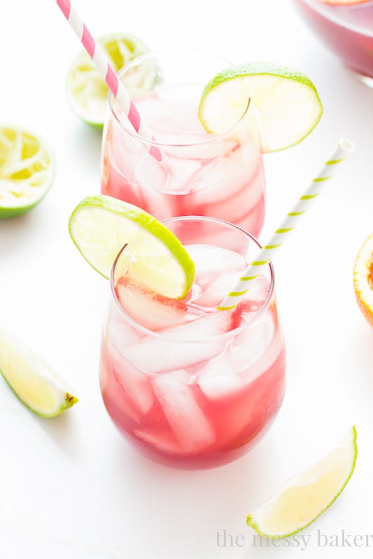 Drink, Fruit, Food, Tableware, Produce, Lemon, Citrus, Cocktail garnish, Liquid, Classic cocktail, 