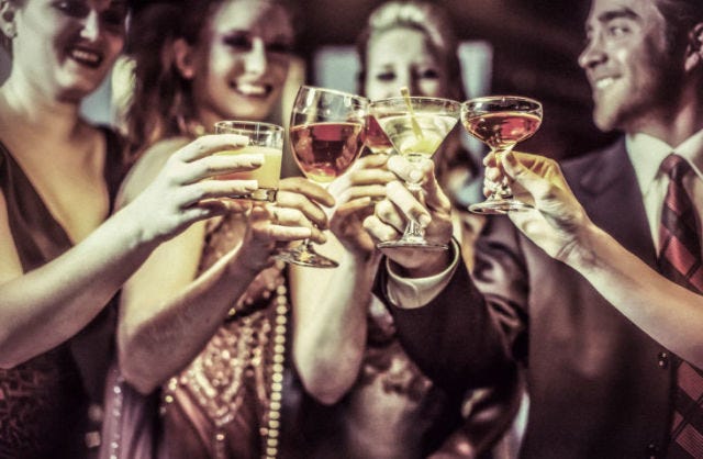 Drinkware, Stemware, Drink, Glass, Barware, Alcoholic beverage, Alcohol, Tableware, Distilled beverage, Champagne stemware, 