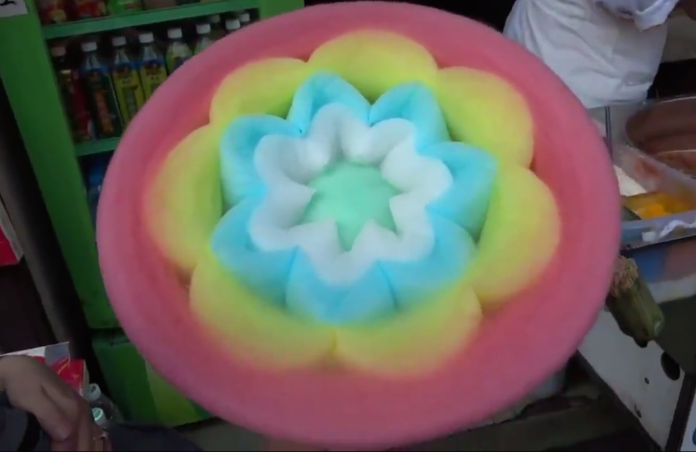 Watching This Man Make These Amazing Cotton Candy Flowers Is Beyond ...