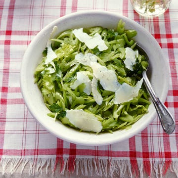 Serveware, Dishware, Food, Ingredient, Leaf vegetable, Vegetable, Bouquet, Petal, Tableware, Salad, 