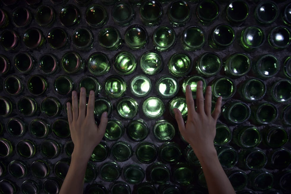 Green, Light, Circle, Nail, Bottle, Symmetry, Toe, 