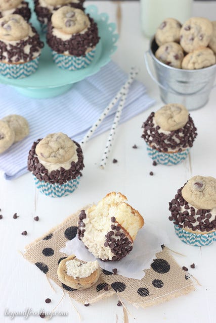 Food, Finger food, Cuisine, Sweetness, Dessert, Baked goods, Ingredient, Cake, Dish, Tableware, 