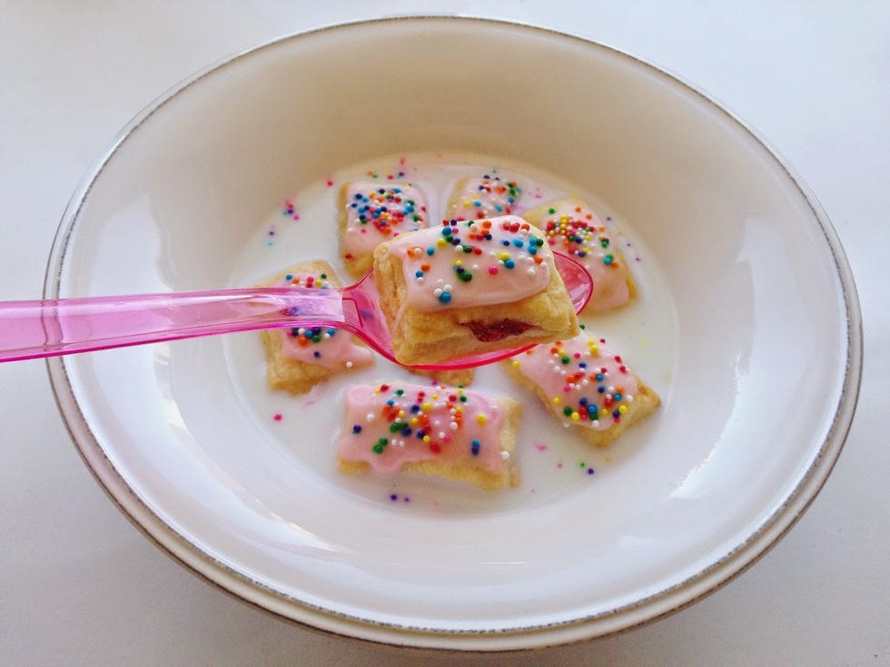 Dishware, Sweetness, Cuisine, Food, Serveware, Sprinkles, Confectionery, Ingredient, Tableware, Plate, 