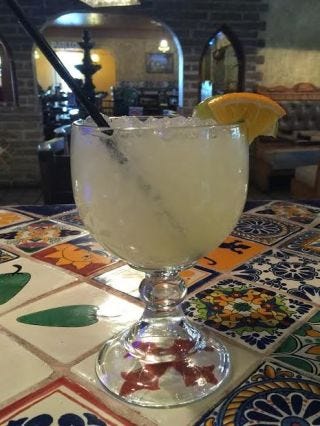 Drinkware, Drink, Glass, Classic cocktail, Tableware, Cocktail, Cocktail garnish, Alcoholic beverage, Fruit, Liquid, 