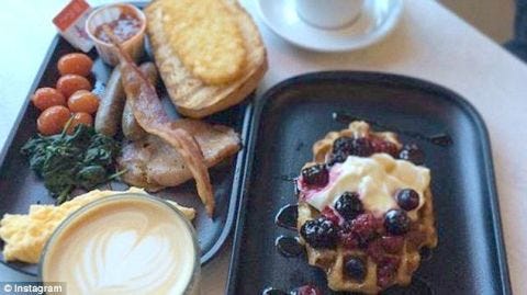 Food, Cuisine, Serveware, Dishware, Ingredient, Dish, Tableware, Meal, Plate, Breakfast, 
