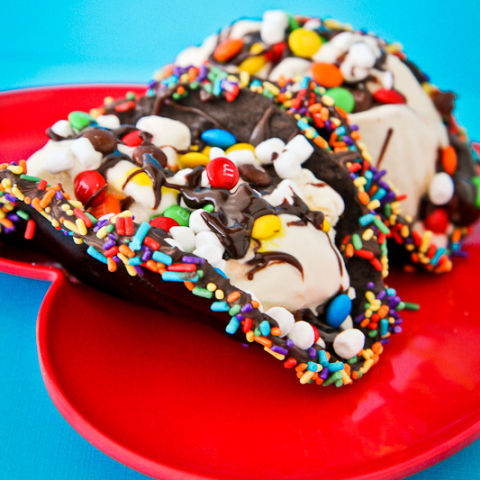 Food, Cuisine, Frozen dessert, Sprinkles, Sundae, Dish, Ice cream, Ingredient, Confectionery, Sweetness, 