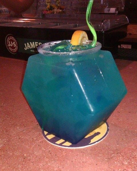 Drink, Fluid, Liquid, Cocktail, Cocktail garnish, Distilled beverage, Aqua, Teal, Classic cocktail, Citrus, 